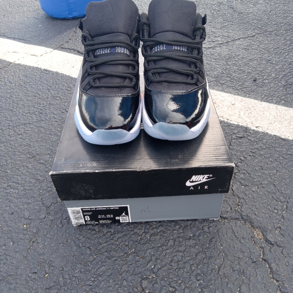 Air Jordan 11 Retro Low,  'Space Jam' - Picture 3 of 5